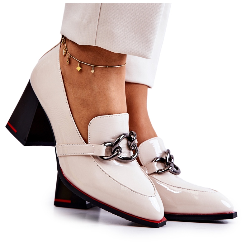 S.Barski Bombas elegantes em um pilar bege Callim