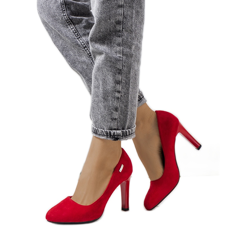 Sapatos vermelhos em um salto agulha Blair