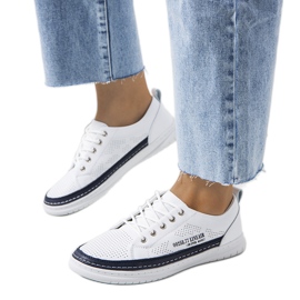 Tênis branco de couro, Valeska. azul marinho