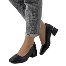 Bombas pretas no post Hanae preto