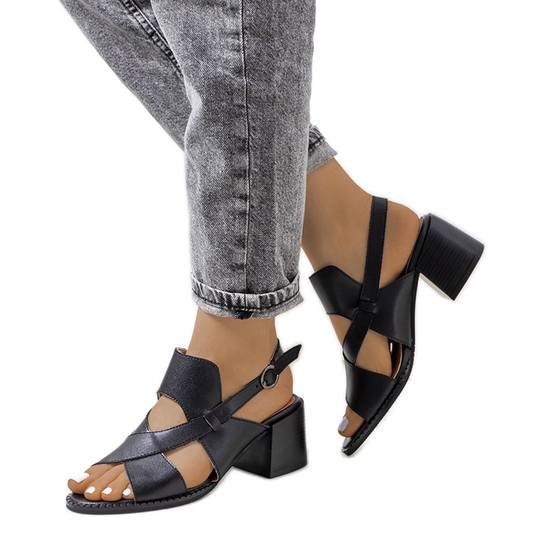 Sandálias de couro pretas no poste Destina preto