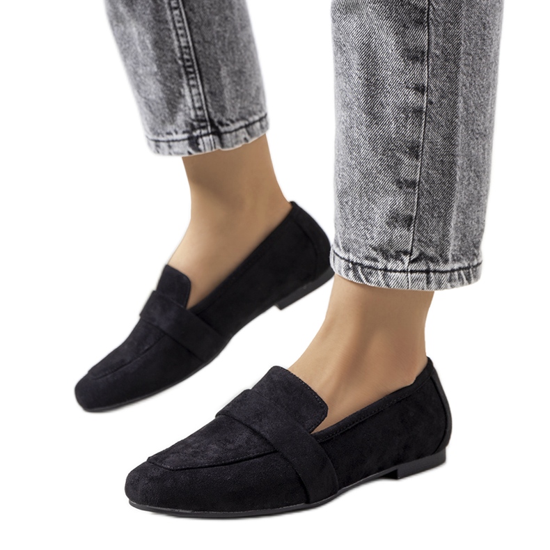 Os sapatos femininos pretos da Hanna