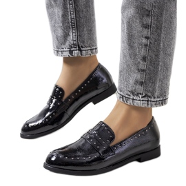 Sapato de couro preto com tachas Rozerin