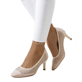 Alfinetes a céu aberto bege e dourado Alfinetes a céu aberto bege e dourado