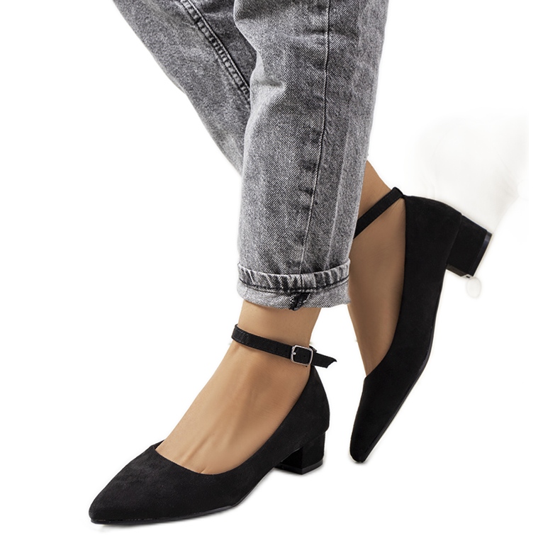 Bombas pretas no pilar Samira preto