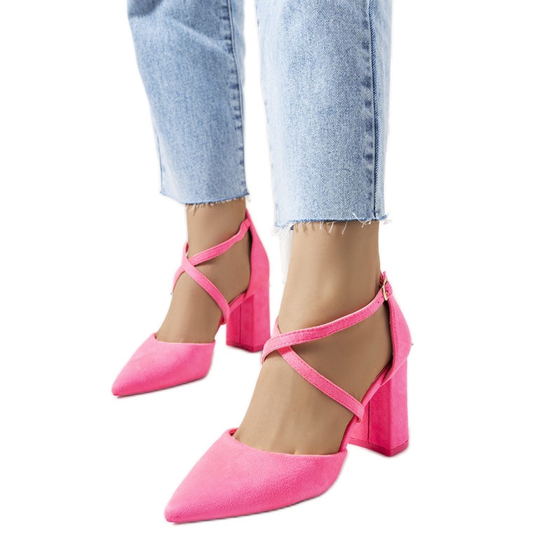 Bombas de néon rosa no poste Hassing