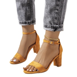 Sandálias marrons no poste Karella castanho multicolorido