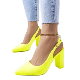 Scarpins neon amarelos Leest com salto aberto