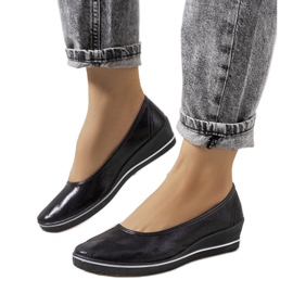 Tênis preto brilhante na cunha Weide Tênis preto brilhante na cunha Weide