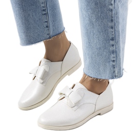 Brogues brancos com laço Korner Brogues brancos com laço Korner