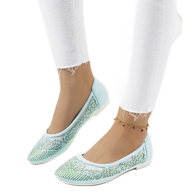 Bailarinas verdes com ornamentos de Astrid a céu aberto Bailarinas verdes com ornamentos de Astrid a céu aberto