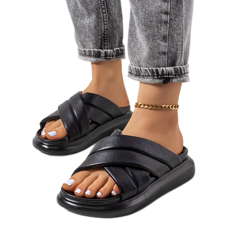 Chinelos pretos na plataforma Allport