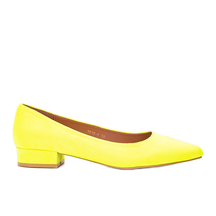 Os saltos altos de neon amarelos de Jody