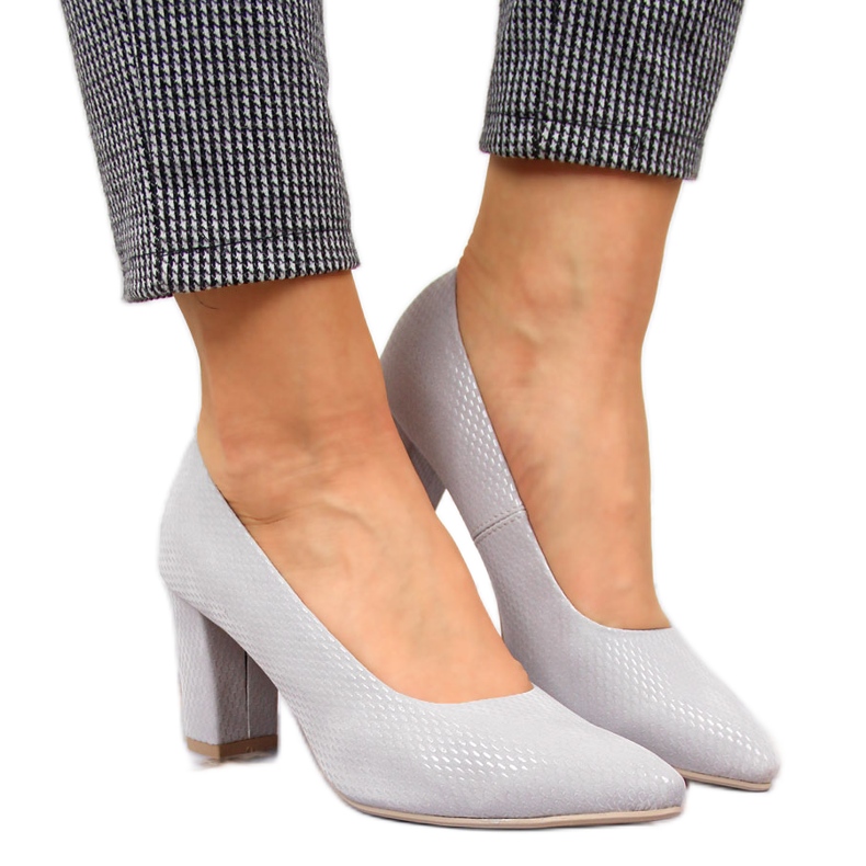 Bombas no poste cinza Monique multicolorido