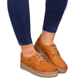 Sapatos femininos de couro na plataforma marrom claro Helios 380