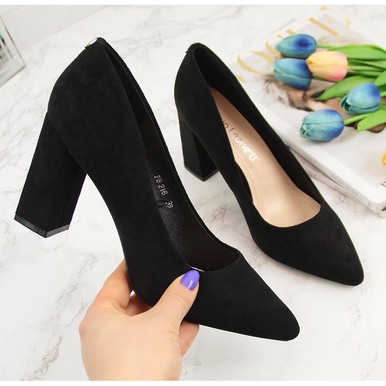 Bombas no poste de camurça preta Sergio Leone preto