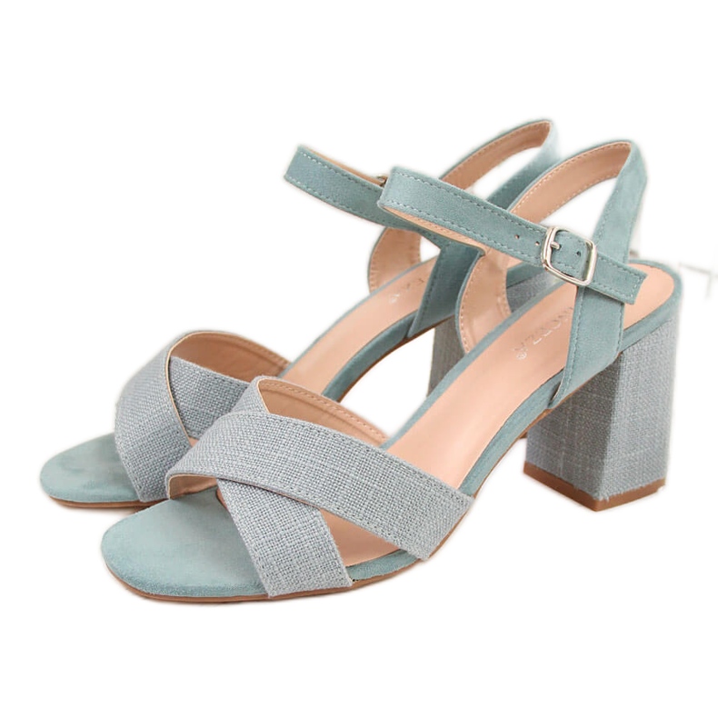 Sandálias femininas verdes Vinceza no poste