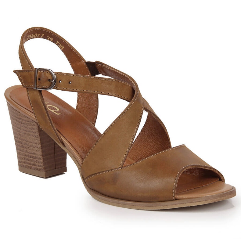 Sandálias femininas de couro em um poste marrom Dolce Pietro castanho