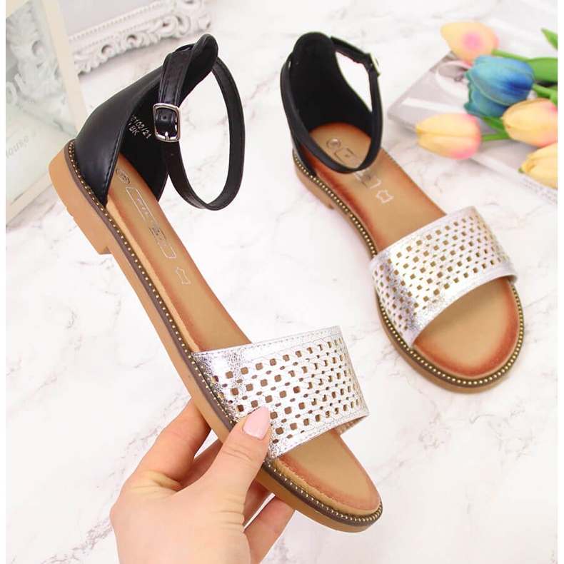 Sandálias femininas com rebites preto e prata Filippo