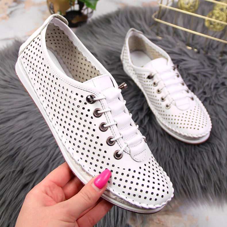 Sapato feminino de couro vazado Artiker branco