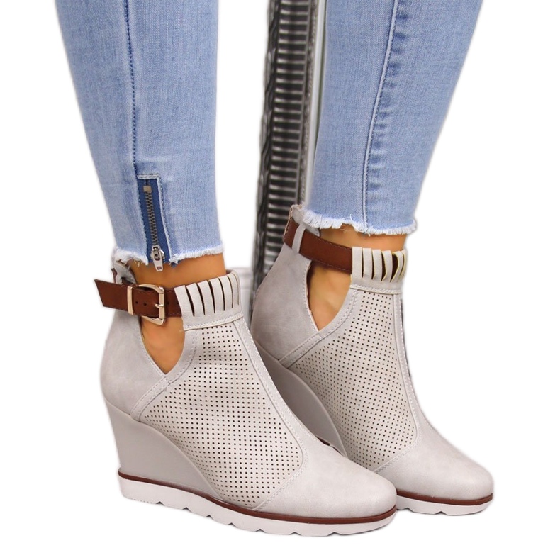 Tênis feminino bege com cunhas a céu aberto Filippo