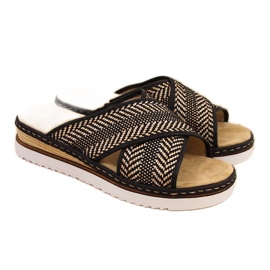 Chinelos femininos pretos com salto de cunha Rieker 679A5 bege marrom