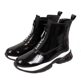 Tênis feminino de couro envernizado T.Sokolski preto