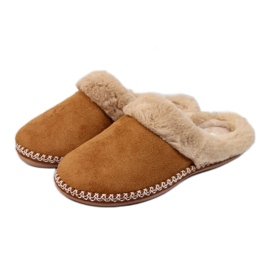 Chinelos caseiros femininos com pele de camelo Cloxx marrom