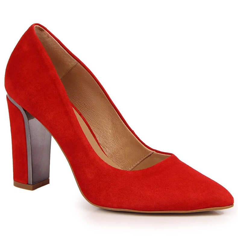 Bombas de veludo de couro em um poste Juma vermelho