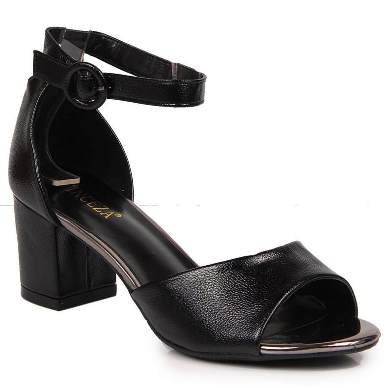 Sandálias femininas Vinceza pretas no poste preto