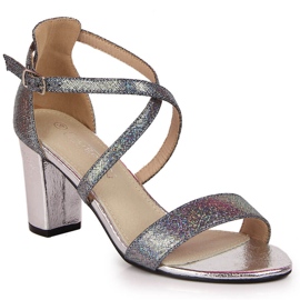 Sandálias femininas de prata no poste Filippo