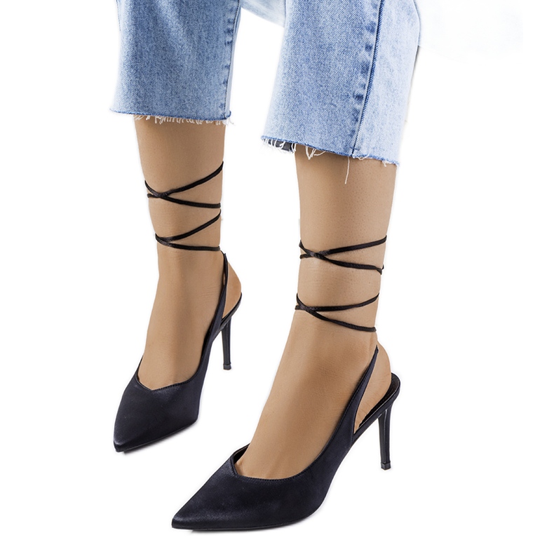 Salto preto com encadernação Anneli Salto preto com encadernação Anneli