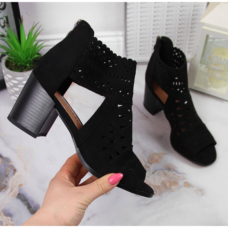 T.Sokolski Sandálias pretas vazadas de mulher por T. Sokolski