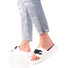 Chinelos brancos de moda LA.FI