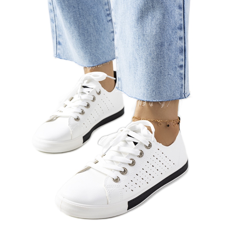 Tênis feminino preto e branco Tuuri