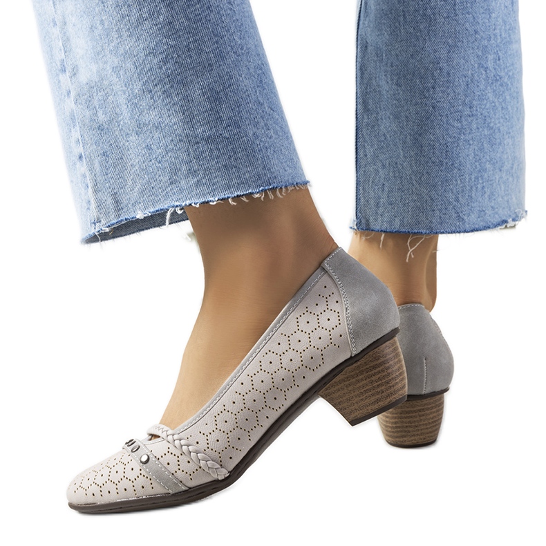 Bombas cinzentas a céu aberto da Hernandez cinza