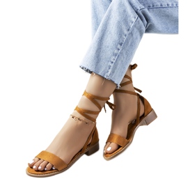 Sandália marrom com amarração Moody