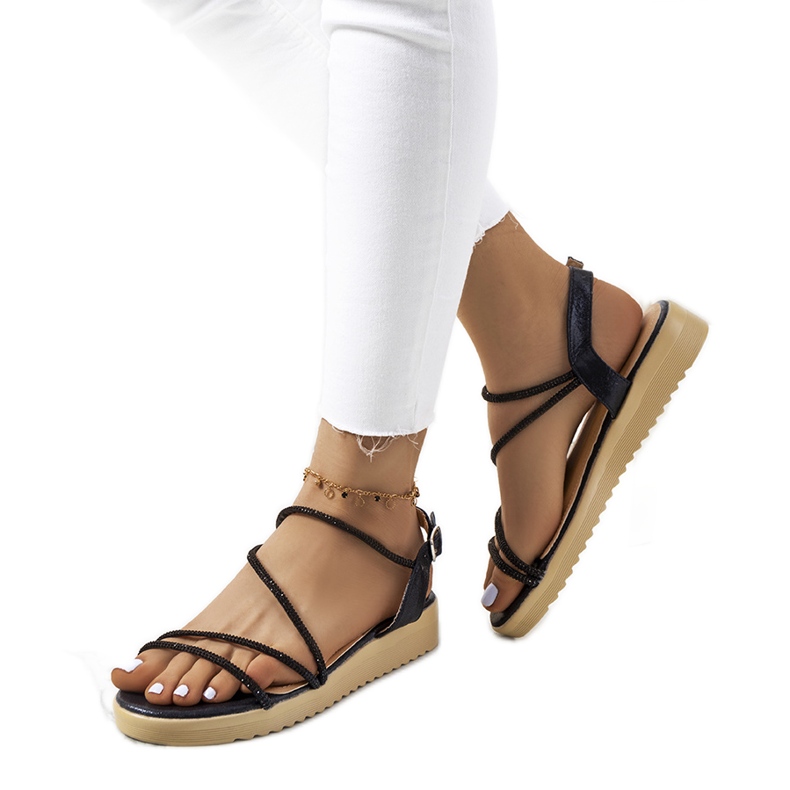 Kul. Sandálias pretas de mulher preto