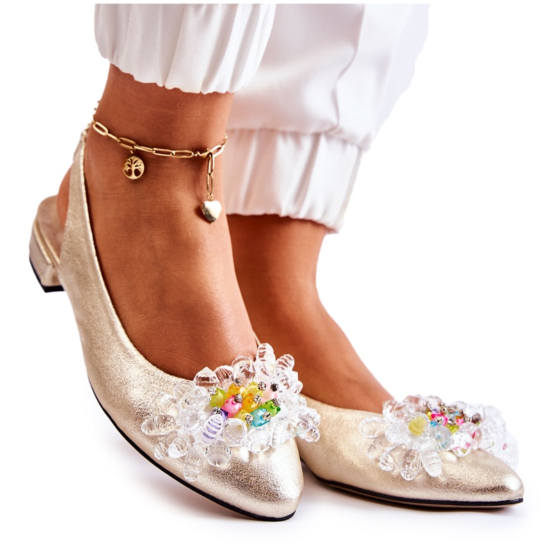 PA2 Bailarinas de couro de salto alto com ornamento dourado de Elena