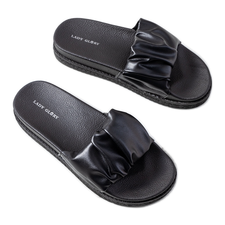 Chinelos pretos na plataforma Baldwin