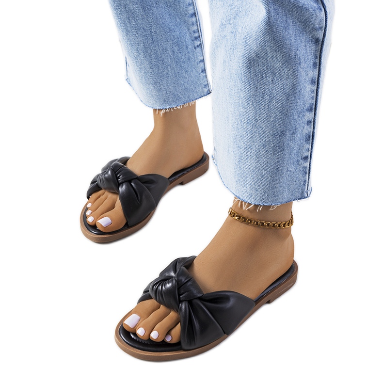 Chinelos pretos rápidos