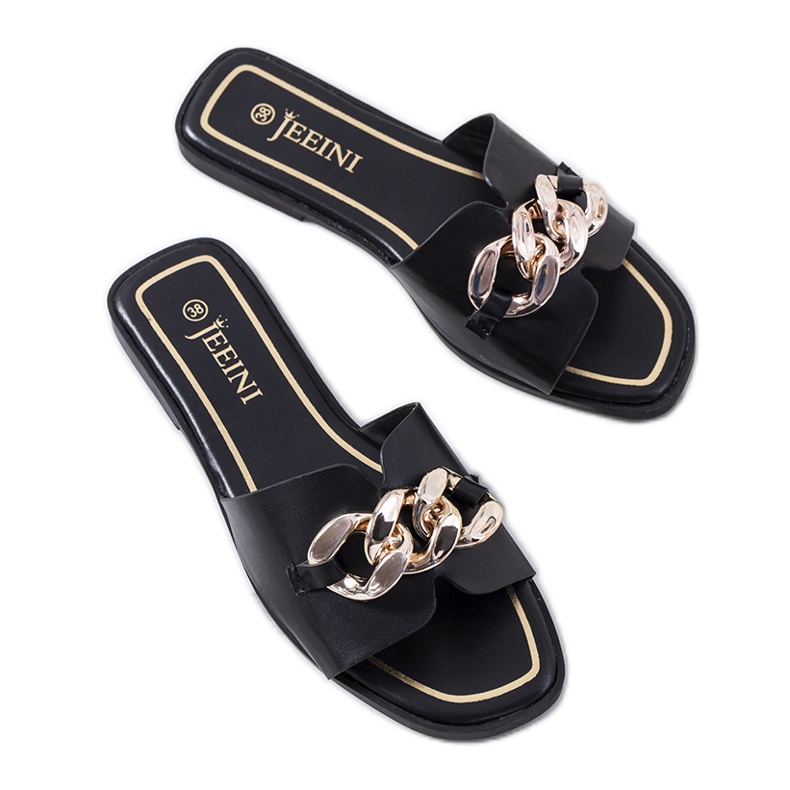 Chinelos pretos elegantes com uma corrente Mary