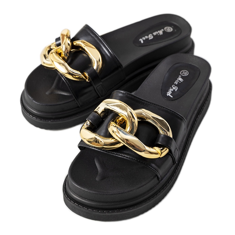 Chinelos pretos na plataforma Berloz