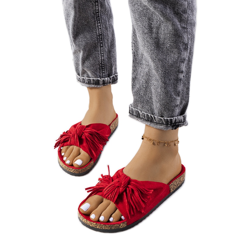 Chinelos vermelhos com franjas femininas