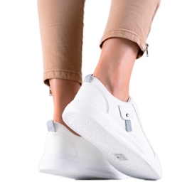 Tênis esportivos brancos Tênis esportivos brancos