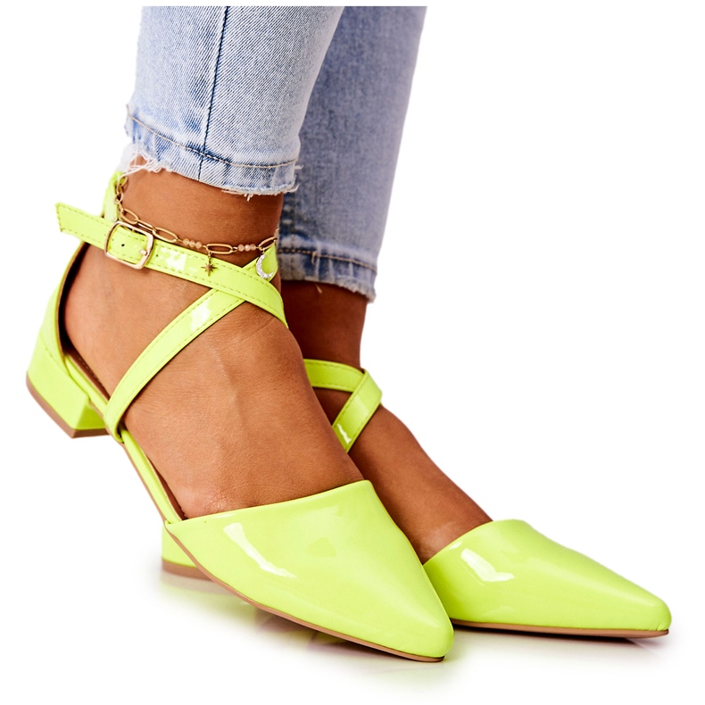 WS1 Bombas patenteadas de salto baixo neon amarelo Giovanna