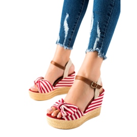 Sandálias com laço na cunha marrom vermelho