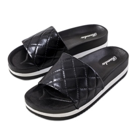 Chinelos Hassell acolchoados pretos