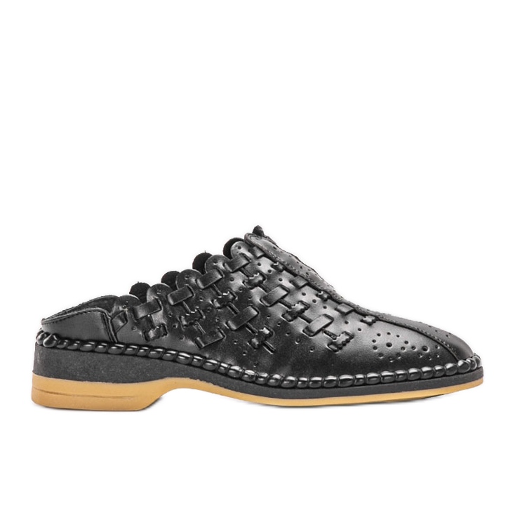 Pantufas pretas a céu aberto Breno preto