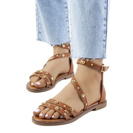 Krolt Sandália marrom com tachas